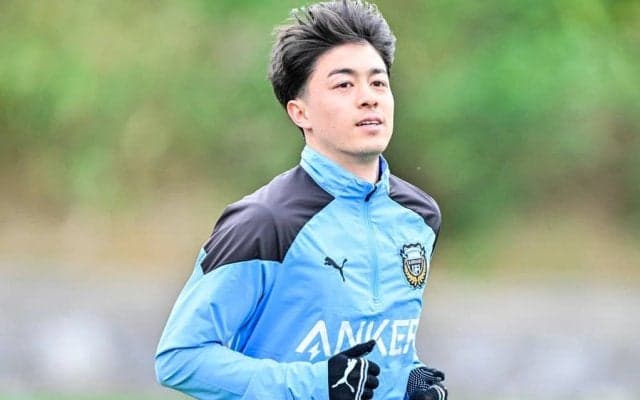 【J1川崎、逆輸入SBのファンウェルメスケルケン際がキャンプ合流(1)】「試合的なコンディションは大丈夫」「オランダでもシーズン通して左右両方のSBをやっていた」