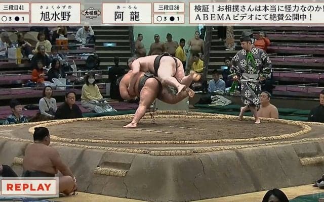 決まった！？ド派手な一本背負い 館内も「おおっ！」とどよめく大技も軍配は逆に…「柔道なら一本勝ちだったのに」