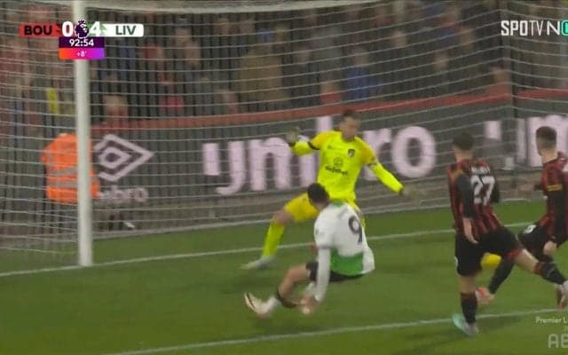 「謎の決定力w」ウルグアイ代表FWが今季プレミアリーグ初の10ゴール10アシスト達成！難易度高すぎ右足アウトサイドシュートに「ほんとに難しいゴール決めるな」