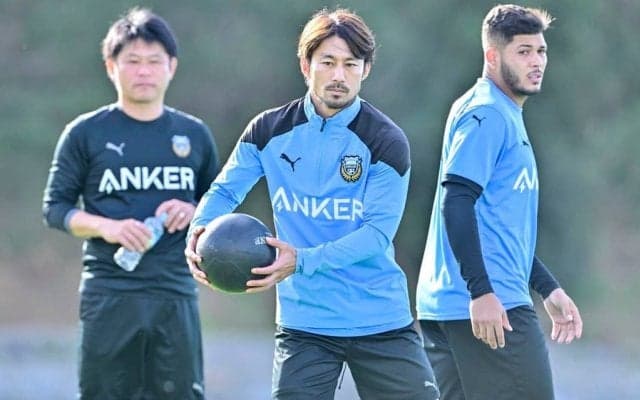 「豪華」「やばすぎ！！」J1川崎とプロ野球・日ハムの選手による「奇跡の焼肉ショット」公開される！ 沖縄キャンプ中に実現した人気店での“まさかの9ショット”