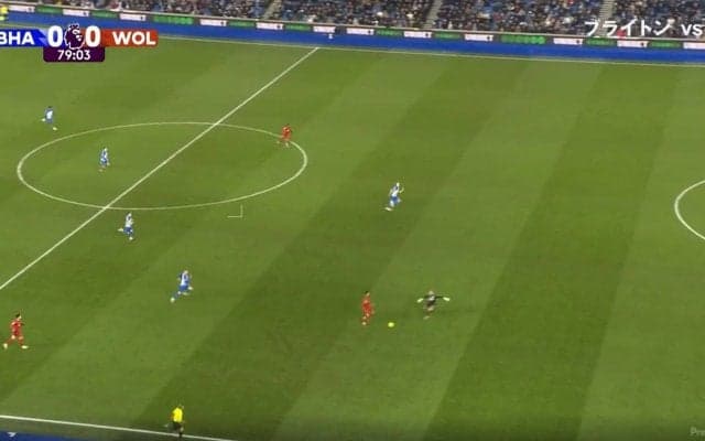 「こんなに出る？」GKがペナルティエリア外に飛び出して超ハイリスクなカウンター阻止を敢行！ゴールがら空きの大ピンチに「メンタルえぐ」「スティールチャレンジ」