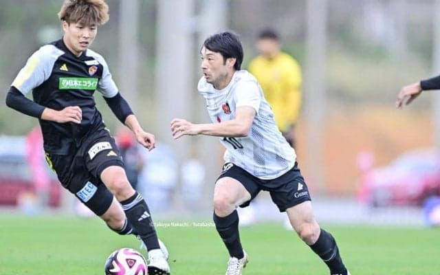 「うっま笑」「超綺麗な落ちるFK」浦和・中島翔哉が決めた沖縄キャンプ・仙台戦での「直接FK弾」が驚愕！ 直後には「ニヤニヤが止まらない」とファンが注目した“もう一つの場面”も