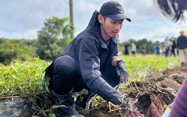 ロッテ荻野が畑を始めた理由　焼き芋200本を手売り…“異色の試み”で叶えたい夢