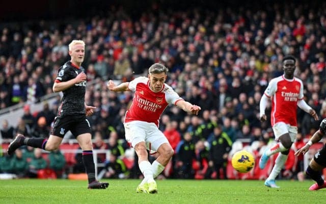 「今季最高のカウンターアタック」アーセナルの“マスタークラス速攻”が話題沸騰！超絶スローイングから技巧ゴールまでわずか10秒「全てが完璧だ」「マジで速い」