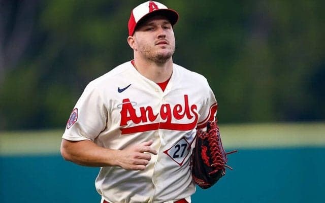 トラウトがついに失った“最強の座”　賛否別れる評価「トップ5に値しない」「健康なら…」