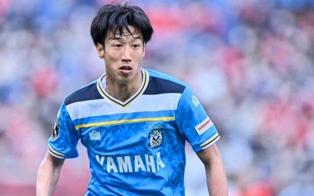「このタオマフ掲げてくれてるのに涙よ」大津祐樹氏のトリコロール柄“すべてはマリノスのために”写真にファン感動！「一生の宝物」「クラブに残した功績」の声