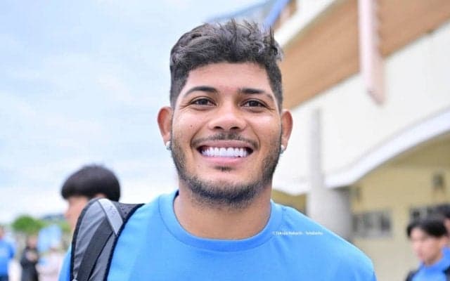 「噂通り太ももすげえ」J1川崎に新加入ブラジル人FWの「強靭過ぎる体躯」に驚愕の声続々！ どよめきと拍手すら起きた「フィジカルゴリゴリゴール」の瞬間
