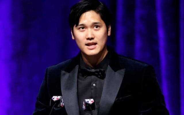 大谷翔平が英語で感謝「いつも支えてくれて」　視線で送った敬意「一平さんもおめでとう」