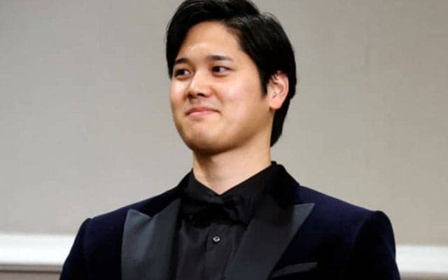 大谷翔平の「最も価値ある写真」　MVPが夢の競演…タキシードで魅了「カッコええ～」