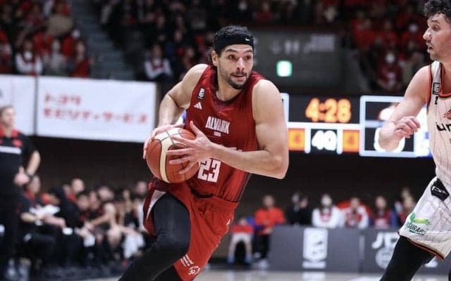 A東京が大阪との激闘を制して9連勝…土壇場でメインデルが逆転レイアップをねじ込む