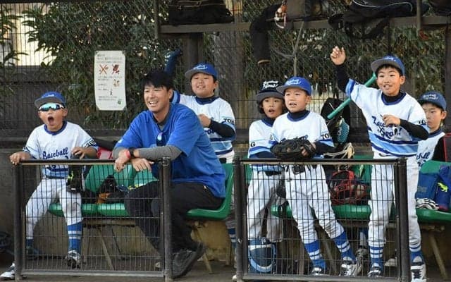 大学中退の挫折も…別世界で知った“新たな野球観”　対話から引き出す「動ける力」