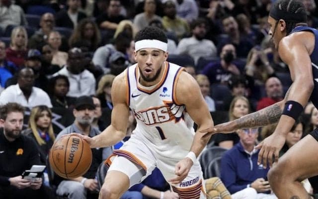 ブッカーが44得点もサンズがマジックに敗れて2連敗…渡邊雄太は2戦連続出場なし