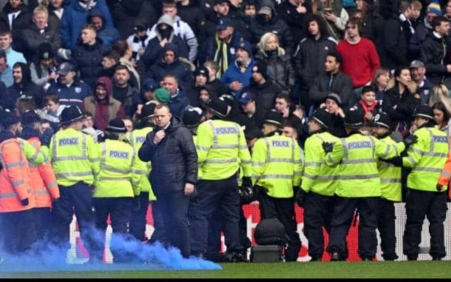 FAカップのWBAvsウォルバーハンプトンで観客が騒ぎ　逮捕者や負傷者出て試合も一時中断