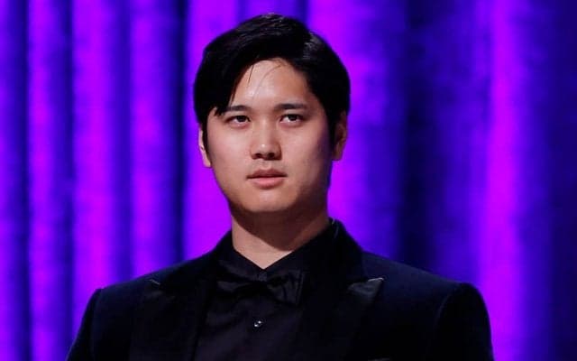 チャーター機でウトウト「いい乗り心地だぜ」　“大谷パパ”撮影のデコピンが「可愛すぎ」