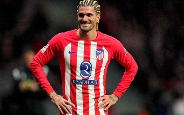 「絶対こっちの方がカッコいい」ベッカムと瓜二つの奇抜なヘアスタイルだったデ・パウル、新ヘアスタイルもベッカム風に「完璧だ」