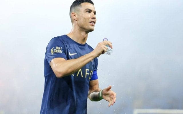 「心から尊敬」「年齢はただの数字」39歳目前のC・ロナウド、変わらぬ肉体美に称賛の嵐「世界一」「やっぱりすげぇ」