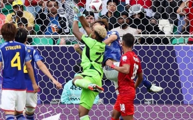 「アジア制覇も困難に」日本は快勝も拭えぬ不安 韓国メディアは鈴木彩艶のOGに辛辣意見「GKが悩みの種だ」