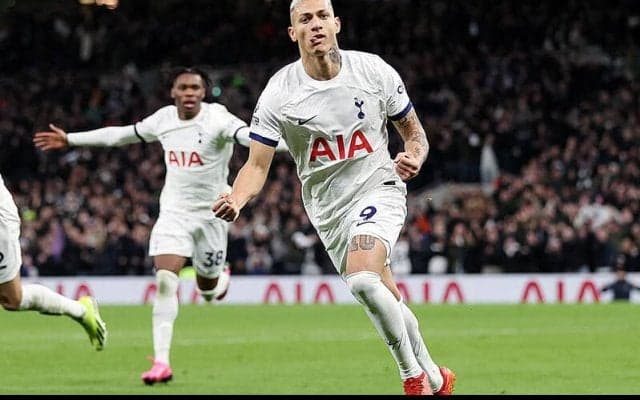 スパーズがブレントフォードとの打ち合い制して4位浮上！　リシャルリソンの3戦連発弾が決勝点【プレミアリーグ】