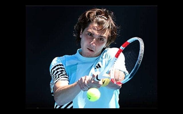  ロシアから国籍変更し初白星 