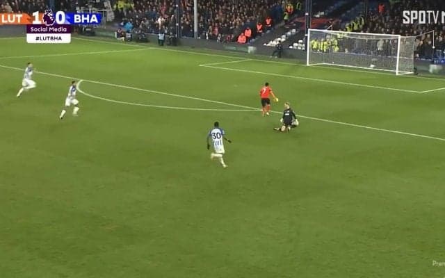 「橋岡出られるのか」ルートンタウン移籍発表の橋岡大樹に強力ライバル出現！同ポジションを争うプレミアリーグの快足王が“宣戦布告”の衝撃爆走ゴールを叩き込んだ瞬間