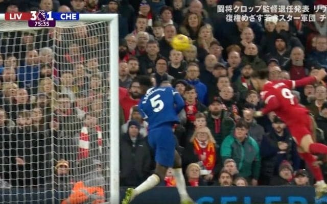 天才が大暴れ！「嫌われすぎ」「逆にスゴいだろ」シュート11本打って“史上初の記録”を叩き出した瞬間　リバプールの新エースFWが“ゴールポスト直撃弾”