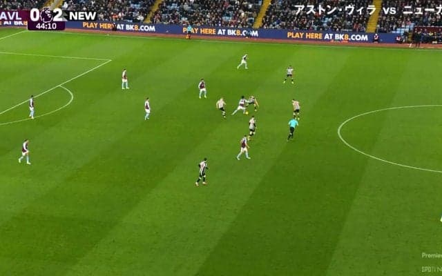 「半端ない」「うますぎ」敵４人の密集地帯を華麗に抜け出したエグい瞬間！リヴァプールやバルサも関心のフランス代表MFにファン熱狂