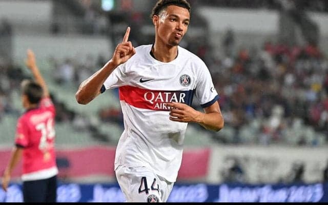 PSGのFWエキティケ、フランクフルトへ買取OP付きレンタル