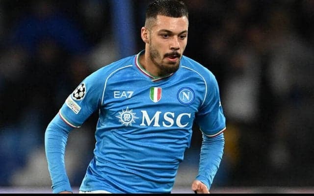 ナポリの控えMFガエターノ、カリアリにレンタル