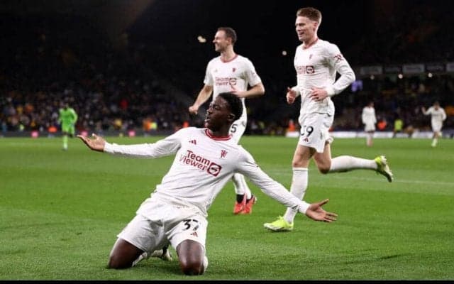 18歳メイヌーのプレミア初弾でウルブスとの打ち合いを制したユナイテッドがリーグ戦3試合ぶりの白星！【プレミアリーグ】