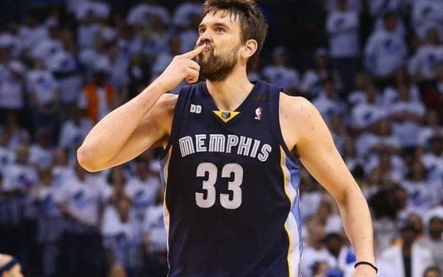 グリズリーズで数多くの球団記録を保持するマルク・ガソルの背番号33が永久欠番に