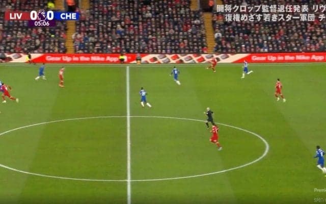 「ベッカムかよ！」「めっちゃ上手い」美しすぎる芸術的ピンポイントクロスが炸裂した瞬間　“リバプールの新星”が相手DFラインの裏を狙ったエグすぎるパス