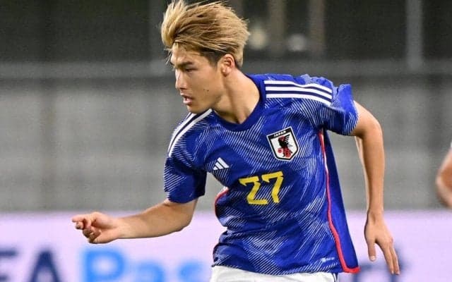 「もう馴染んでる!?」「すっかり溶け込んで」ルートン加入の橋岡大樹、新チームメイトと早速笑顔で2ショット！「これはやっていけそうだ！」