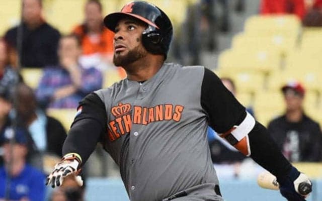 最多HRから10年…39歳でも変わらぬ弾道「まだ打てる」　“最強助っ人”は「元気じゃないか」