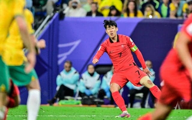 「悔しいけどこれ、大会ベストゴール」韓国代表FWソン・フンミンが104分に決めた「直接FK弾」が「別格過ぎる」と大絶賛！「決勝は日韓戦になるか」と日本代表との決戦を覚悟する声も