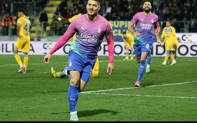 ジルー1G1Aに投入直後のヨビッチが決勝弾、ミランがフロジノーネとのシーソーゲームを制す【セリエA】