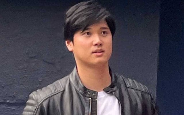 “わずか10秒”の大谷翔平に球場大興奮　私服姿で颯爽登場「ロックスターみたい」