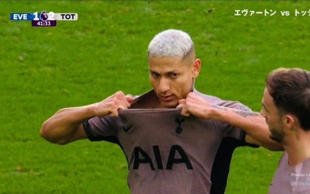 「偉い！」古巣から2得点も“パフォーマンス封印”の仁義切り　ブラジル代表、美しすぎるゴールが決まりユニフォーム被って笑顔を隠す仕草にファンほっこり「気まずそうでツボw」