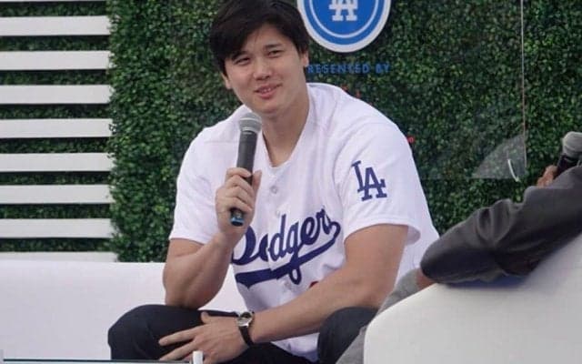 大谷翔平の右肘を「見るの辛い」　笑顔の裏で見えた“傷跡”が「なんと痛々しい」