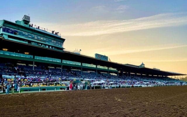 【海外競馬】小さな子供が魅せるステッキワークが話題…「将来のケンタッキーダービー勝者」