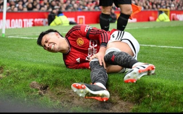 テン・ハグ監督がウェストハム戦で負傷交代したマルティネスの状態について言及｢状態は良くないようだ｣