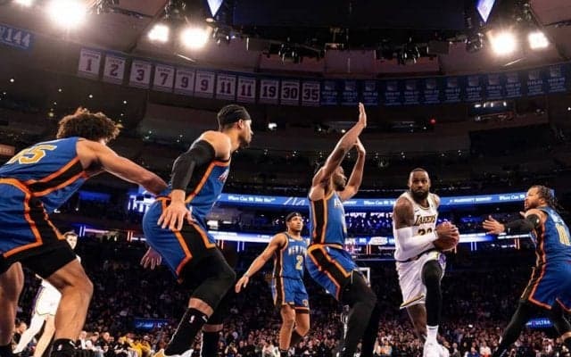 「砂時計」の次は「自由の女神」と「王冠」…トレード期限直前に意味深投稿を続けるレブロン