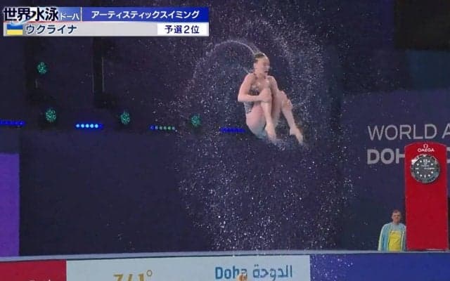 本当に水中から飛んだのか！？世界水泳AS銀メダルのウクライナチーム リフト技の高さがとてつもない 解説者「このエアボーンの高さは驚異的」