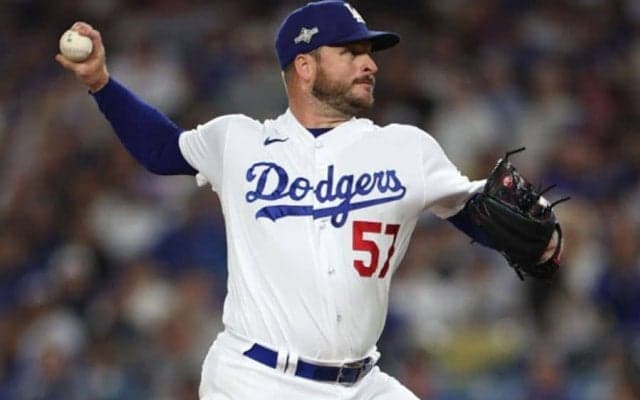 広島1年で退団も…逆輸入で掴む19億円　戦力外→防御率0.70、ド軍入りで覚醒した36歳