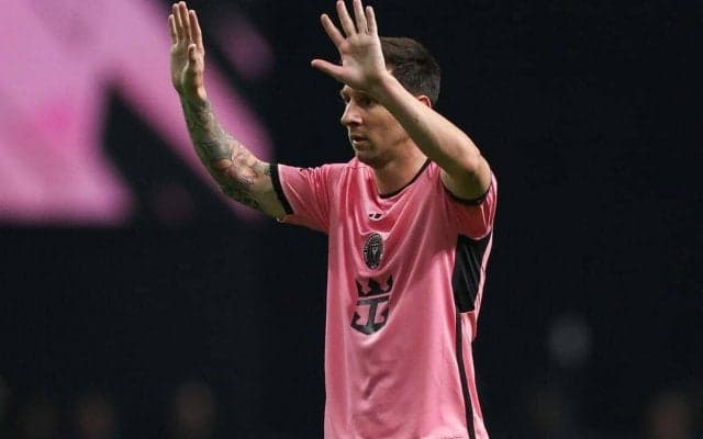 「まさかの雪」「こんな寒い時に」インテル・マイアミが来日！メッシは出待ちしていたファンに手を振る場面も