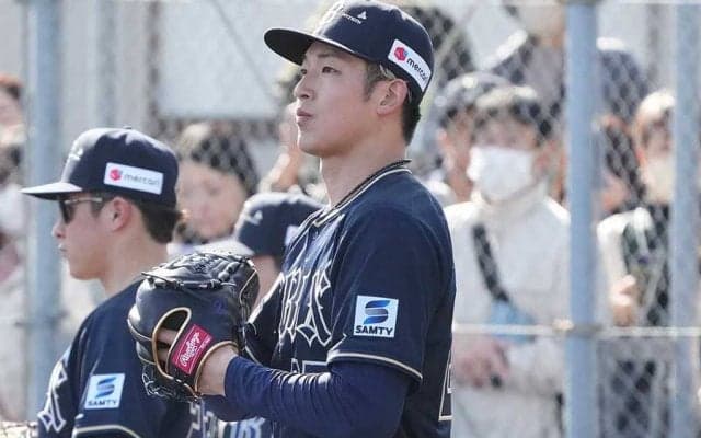 オリ山崎颯一郎に異変？　背番号が“1番違い”…ピチピチ「22」で練習開始