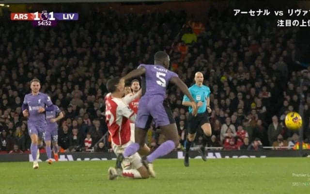 「カード？なんで？」フランス代表、バチバチの競り合いからドイツ代表を投げ飛ばしてイエローカード「今のはかわいそう」「もらいかたがうまい」ファンは意見分かれる