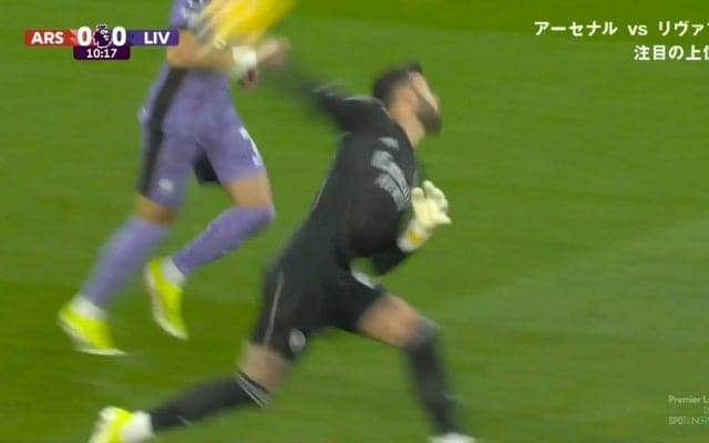 イチローばりの“レーザービーム”発射！ GKの強肩スローからゴリゴリ重戦車ドリブルで怒涛のスピードカウンターが炸裂！アーセナルのド迫力ロケット攻撃に「倍速やん」「迫力凄すぎる」