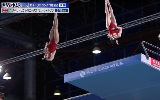 客席からも「うおー！」と大歓声 高飛込でイギリス女子ペアが見せた華麗な演技 ひねりで生まれた奇跡の“水の輪”が幻想的