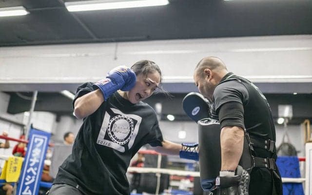 「そんなことやって何になるんだ」家族の反対を押し切ってプロ宣言　女子ボクサー・藤原茜はなぜアラフォーになっても闘い続けるのか