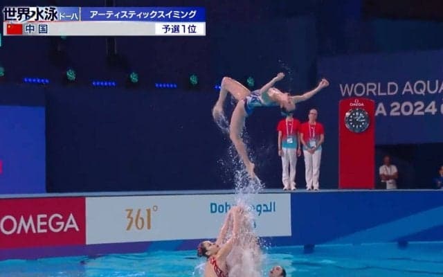 高く美しき舞い！世界水泳AS・中国チーム、水から飛び出たとは思えない空中演技に沸き起こる大歓声